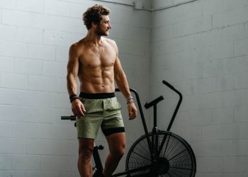 Review: Ten Thousand Interval Short and Distance Shirt