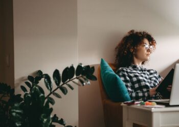How to Manage Bipolar Disorder and Work by Setting Boundaries