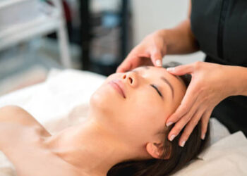 Spa Treatments: Best Facial For Acne Scars