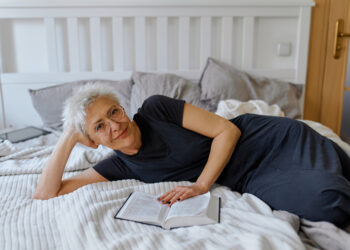5 Nighttime Habits for Longevity, Inspired by Blue Zones