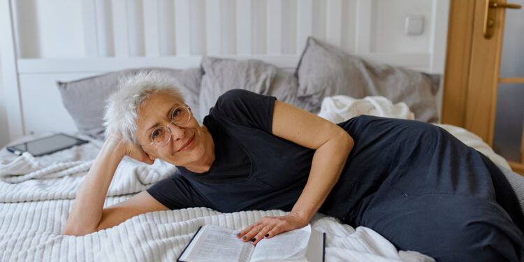 5 Nighttime Habits for Longevity, Inspired by Blue Zones