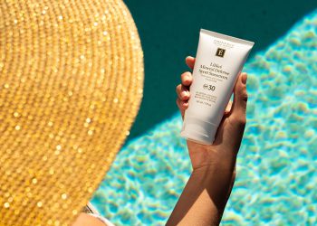 Mineral Vs. Chemical Sunscreen: The Best Choice According To Derms