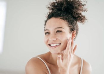 Bakuchiol: What Is This Retinol Alternative?