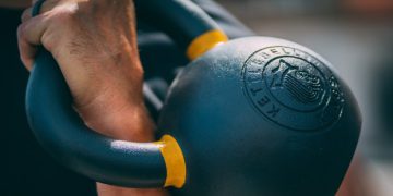 How to Choose the Right Kettlebell Weight