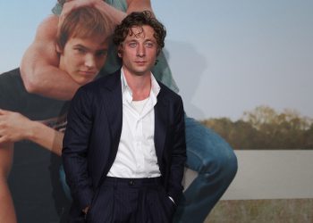 Jeremy Allen White ‘Didn’t Want to Stand Near’ Zac Efron in New Film